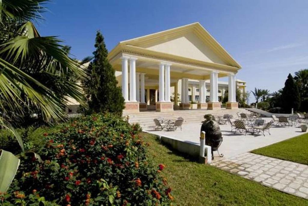 Royal Thalassa Монастір Екстер'єр фото The hotel's main entrance